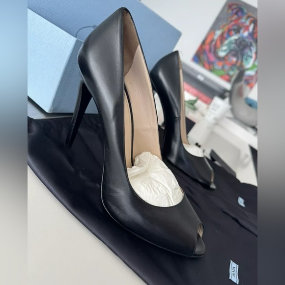 Prada Leather Heels EU Size 42 
Barely Used 
Comes w box and dust bag - Picture 5 of 14